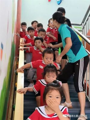 雨過木葉動秋聲，學子安全最先行——濟南市七里山幼兒園開學消防演練實記